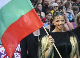 Дара изгони злите духове от килима на „Евровизия“ и обясни какво е Bangaranga