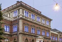 Ценна огърлица с 673 диаманта е открадната от музей във Виена