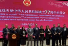 77 години КНР: Празничен прием в София с танци, песни и хуманоидни роботи