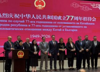 77 години КНР: Празничен прием в София с танци, песни и хуманоидни роботи